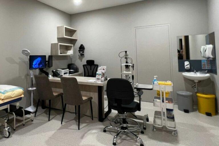 OasisEye Specialists Setia Indah Johor Bahru Doctor Room