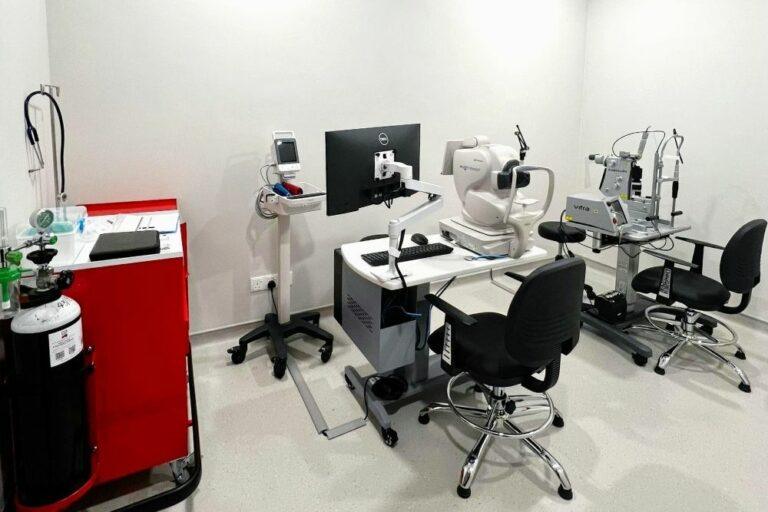 OasisEye Specialists Muar Laser Room