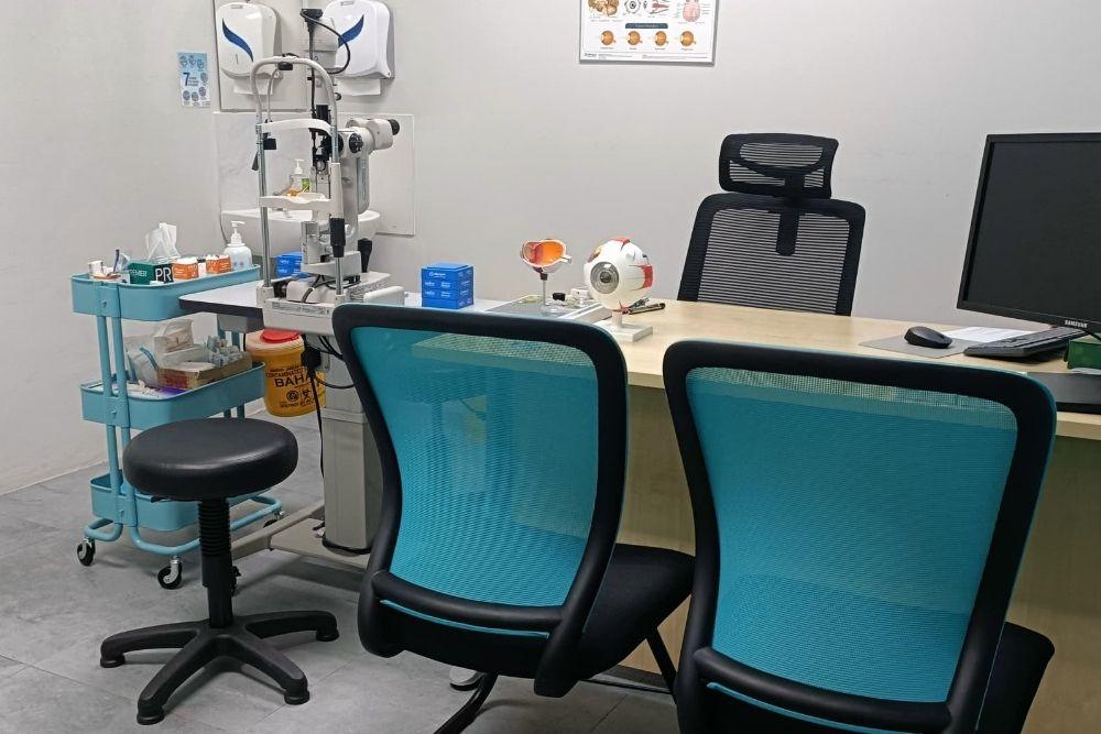 OasisEye Specialists Lukut Consultation Room