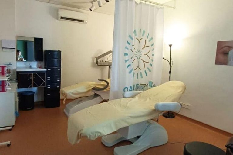 OasisEye Specialists Kuching Treatment Room.