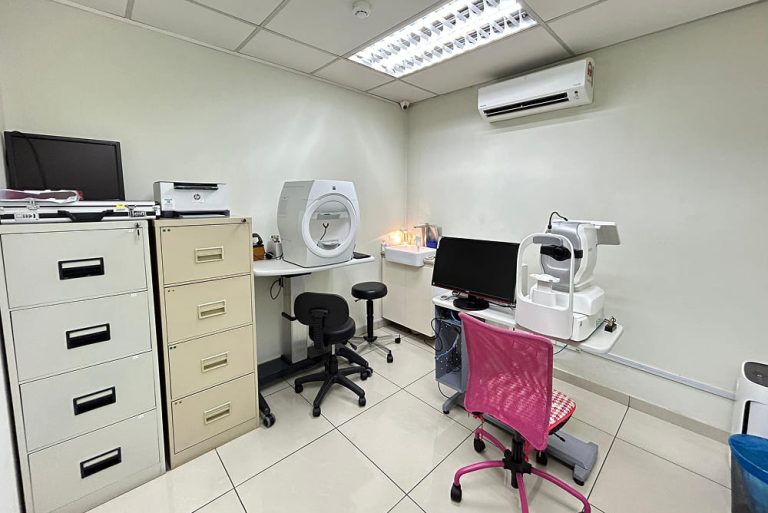 OasisEye Specialists Puchong Diagnostic Room 1
