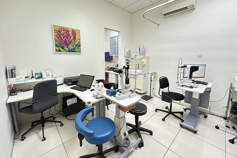 OasisEye Specialists Puchong Diagnostic Room 2