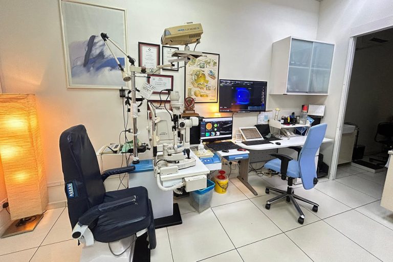 OasisEye Specialists Puchong Doctor Room