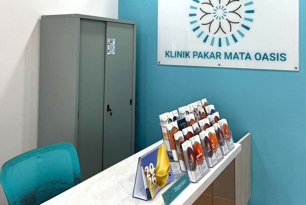 OasisEye Specialists Senawang Reception Desk